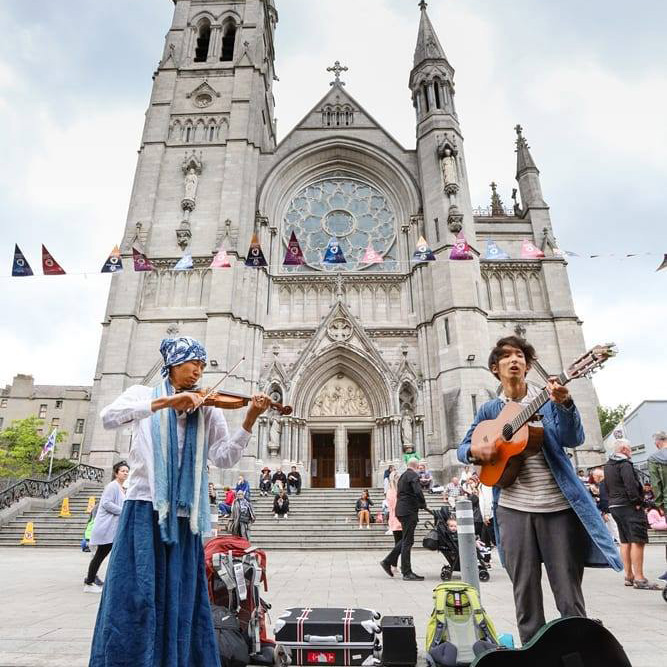 音楽やパフォーマンスで会場内を彩るアーティスト。
Meguro Heart & Art ChristmasではJAZZの生演奏や圧巻のパフォーマンスをお届けします！